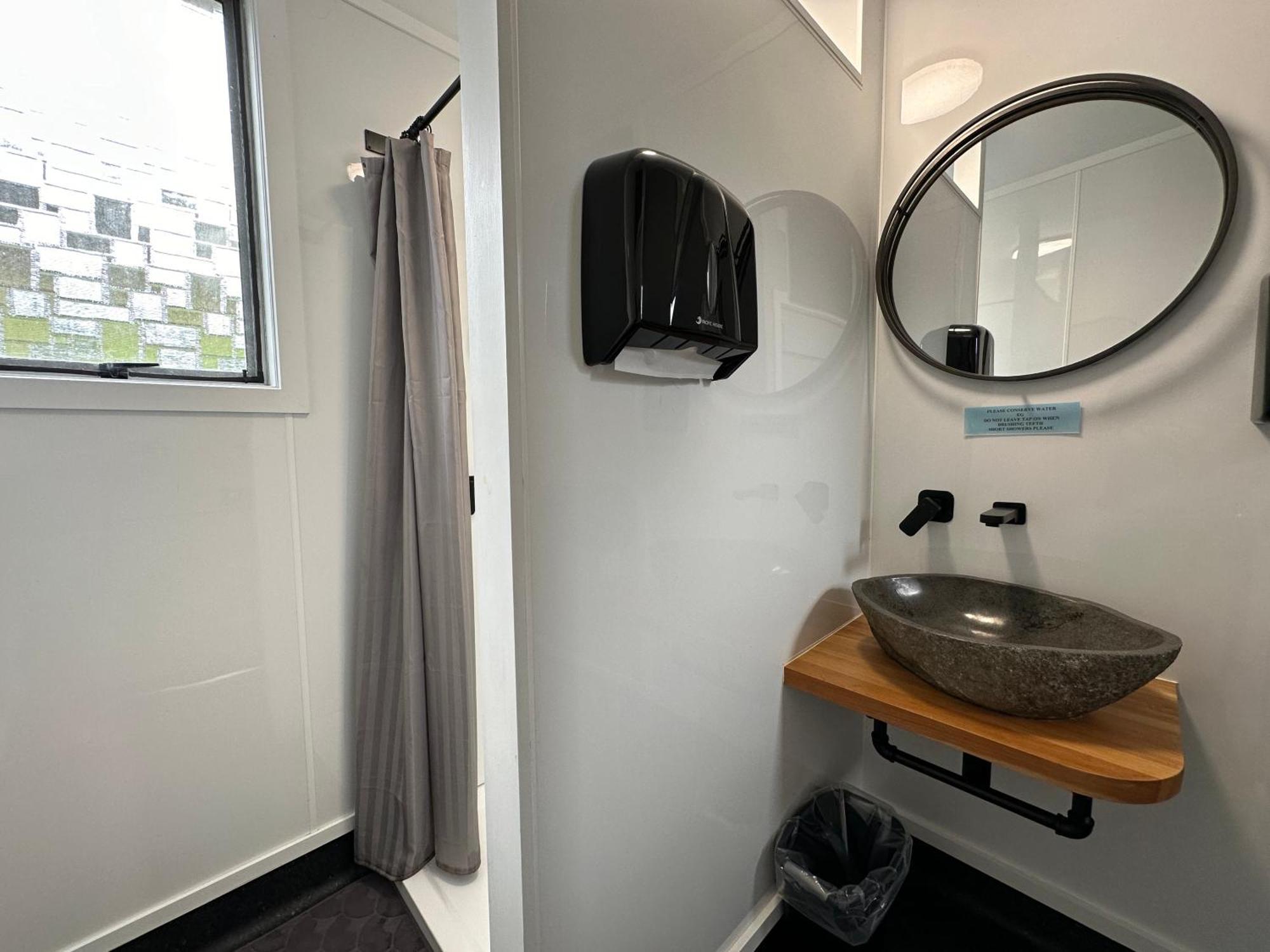 Kiwi Cabins Tapu Экстерьер фото