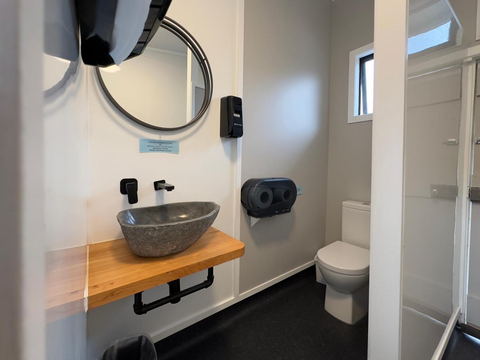 Kiwi Cabins Tapu Экстерьер фото