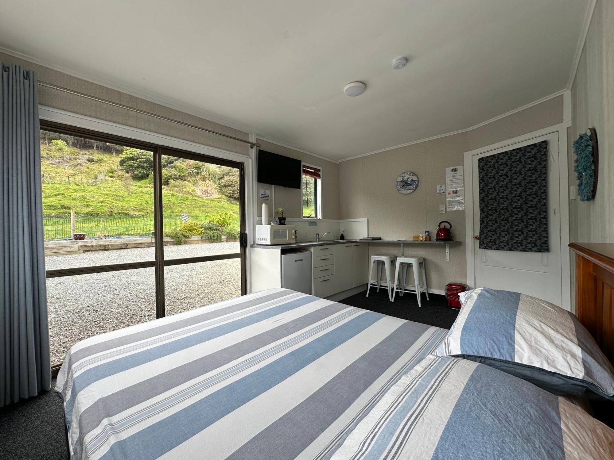 Kiwi Cabins Tapu Экстерьер фото