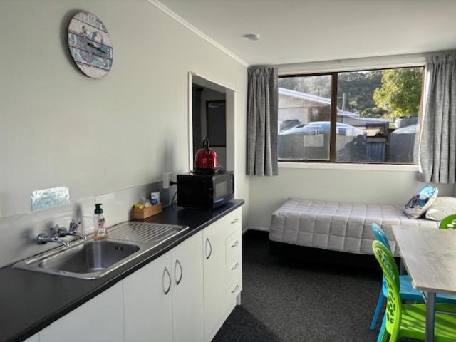 Kiwi Cabins Tapu Экстерьер фото